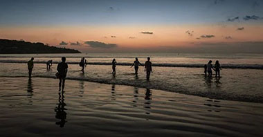 留住蓝天碧水，也要留住万物生灵